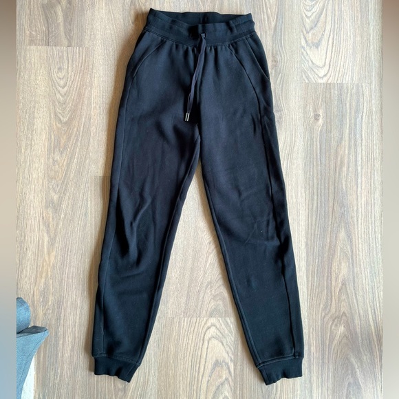 Lululemon Scuba Joggers Like New - Picture 1 of 3